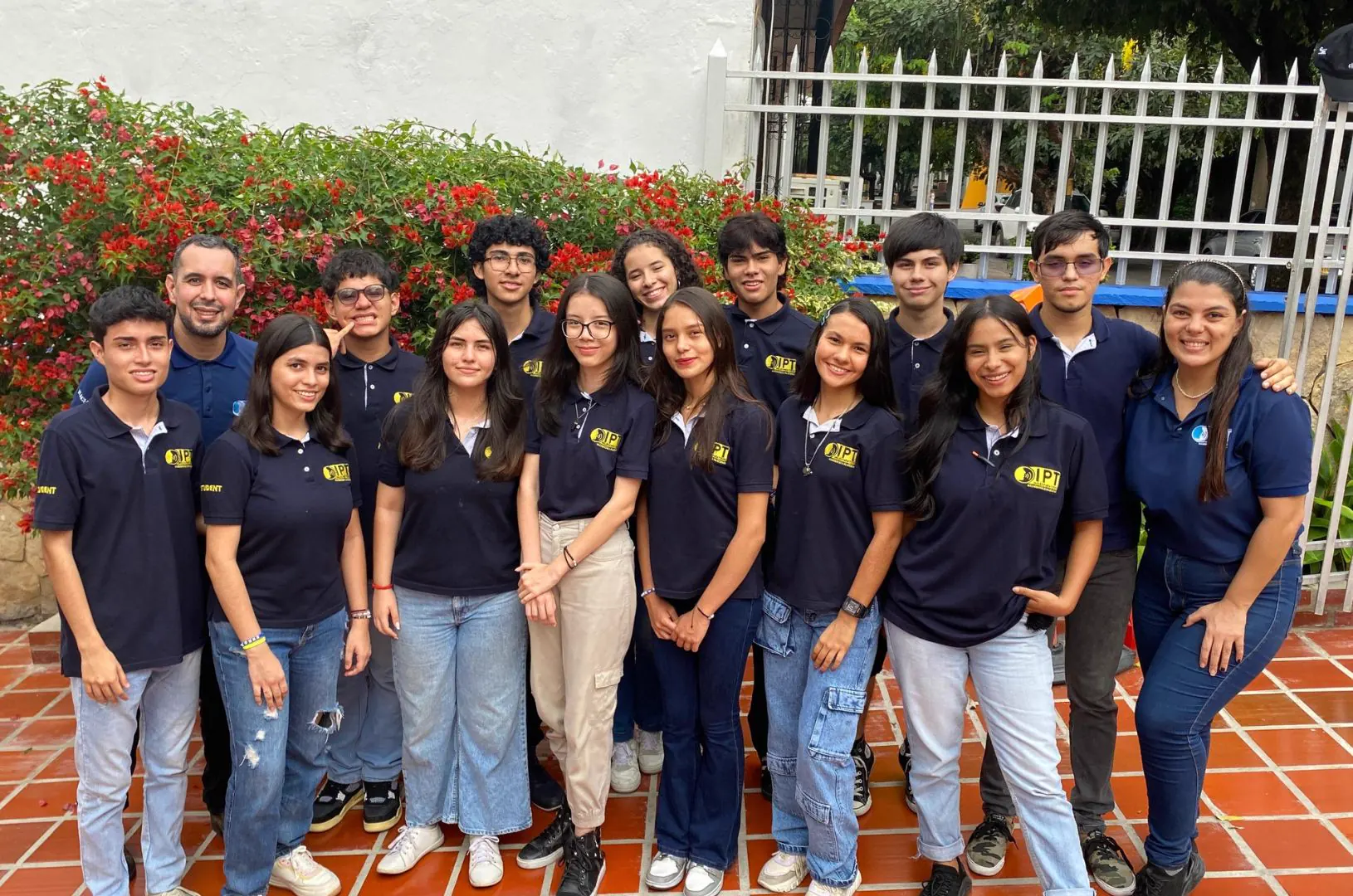 Estudiantes del plan Academy con el uniforme de IPT